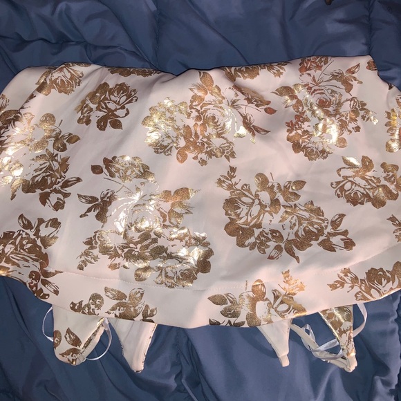 B. Darlin White and good dress - Picture 3 of 5